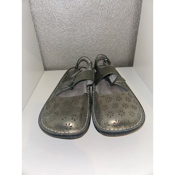 Alegria Jemma Preppy Comfort Pewter Perforated Platform Mary Jane Sandals - Picture 1 of 9